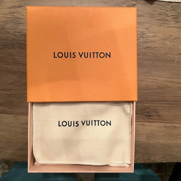 Louis Vuitton Wallet Grey Bi fold Wallet Brand New Never used